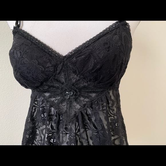 Lingerie - Picture 2 of 7